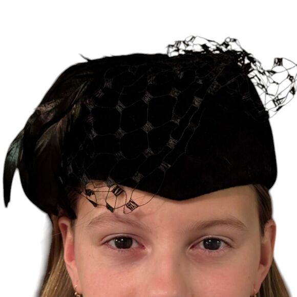 Women\'s antique Betmar black velvet lace &‎ feather hat
